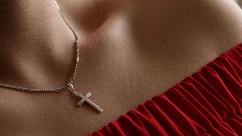 Show Your Faith with Style: How Religious Jewelry is Fashionable